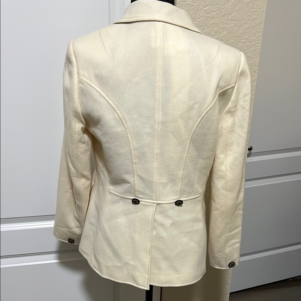 Elegant Cream Women's Blazer - Picture 4 of 11